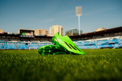 La nuova scarpa da calcio di velocità di adidas
