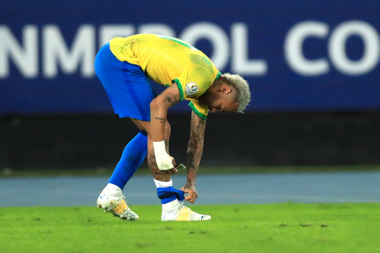 post-como-colocarse-las-espinilleras-Neymar.jpeg
