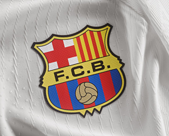 blogs-futbol-emotion-portugal-a-nova-camisola-branca-do-fc-barcelona4jpg2.jpg