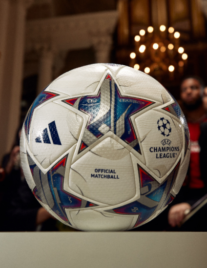 UEFA presenta balones oficiales de Champions League
