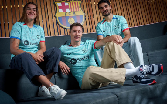 post-tercera-camiseta-barcelona-lewan-en-tamano-grandejpeg1.jpeg