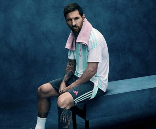 card New Leo Messi's boots