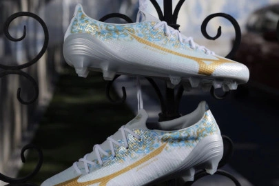 Las nuevas botas de Joao Felix