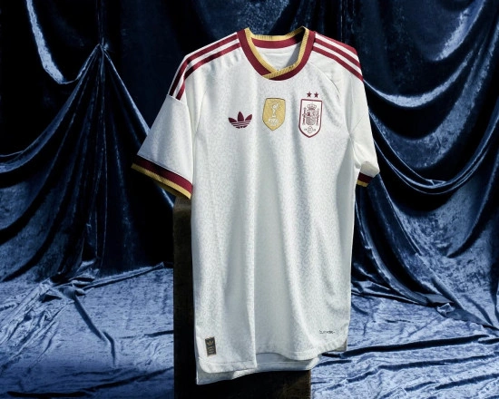 card The Spanish national team’s white kit with two stars