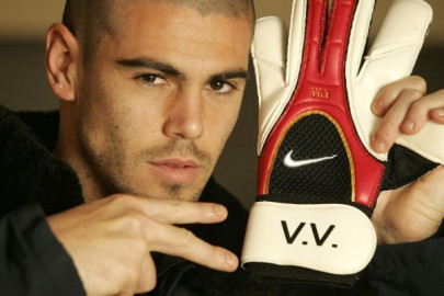 Los nuevos guantes PENALTY de Víctor Valdés
