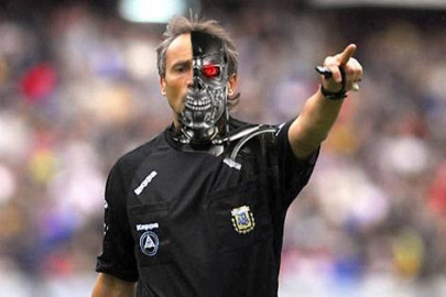 ¿Sería beneficiosa la ayuda al arbitraje mediante tecnología en el fútbol?