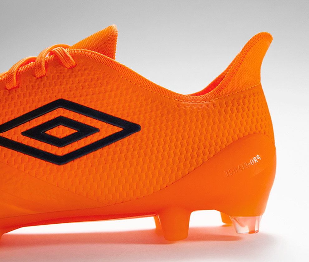 umbro ux accuro 3