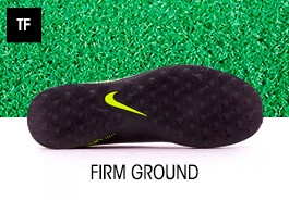 CHAUSSURES DE FOOTBALL AVEC DES SEMELLES TURF