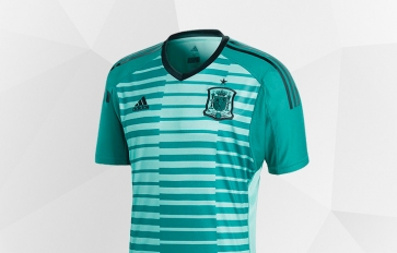 EQUIPACIÓN DE PORTERO DE LA SELECCIÓN ESPAÑOLA DE FÚTBOL